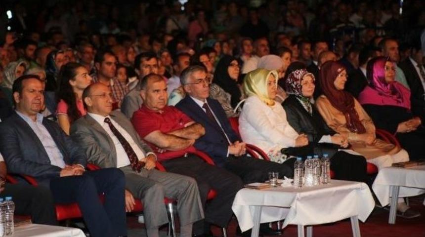 Aksaray T&uuml;rk&uuml;leri Alb&uuml;m&uuml; Gala Programı Yapıldı