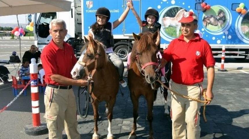 &lsquo;pony Club&rsquo; İle &Ccedil;ocuklara Ata Sporu Sevdiriliyor