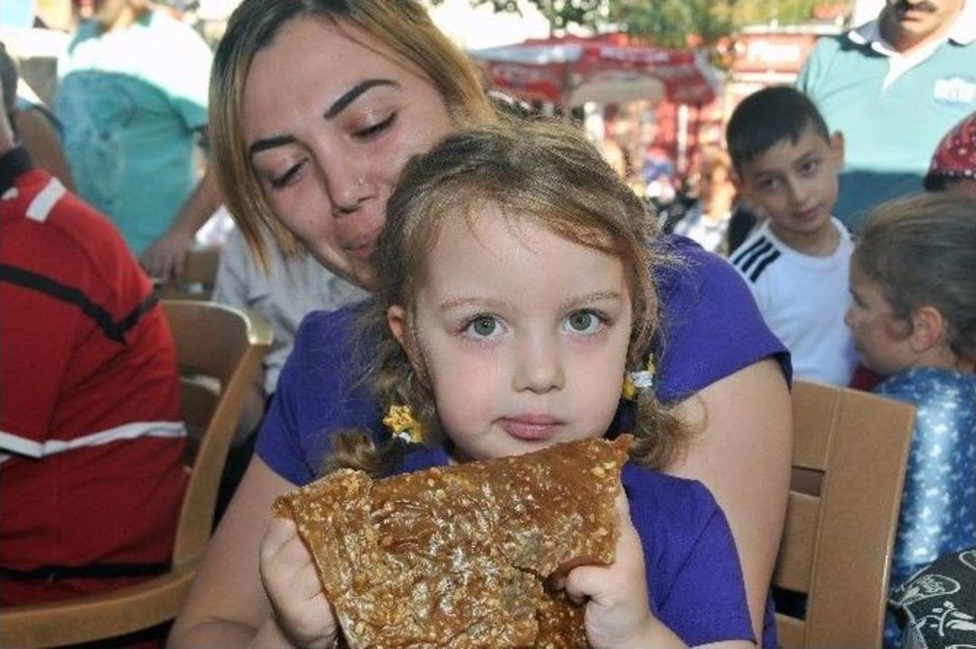 G&uuml;m&uuml;şhane&rsquo;de En G&uuml;zel Dut Pestili Ve Dut Pekmezi Se&ccedil;ildi