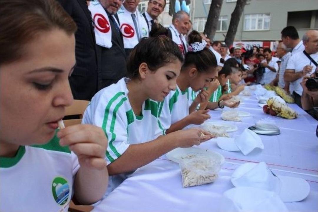 En Hızlı &Ccedil;ekirdek Yeme Yarışması