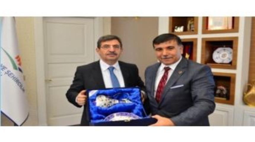 Başkan Koca Bakan İdris G&uuml;ll&uuml;ce&rsquo;yi Ziyaret Etti