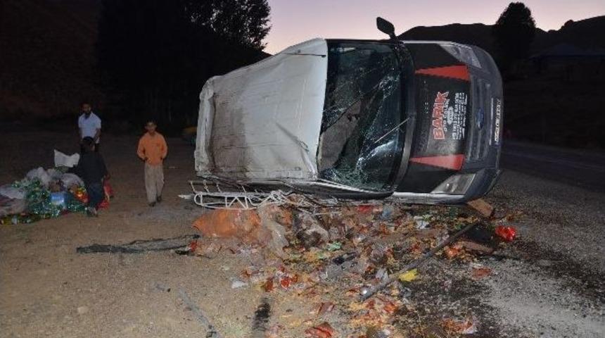 Y&uuml;ksekova&rsquo;da Trafik Kazası: 6 Yaralı