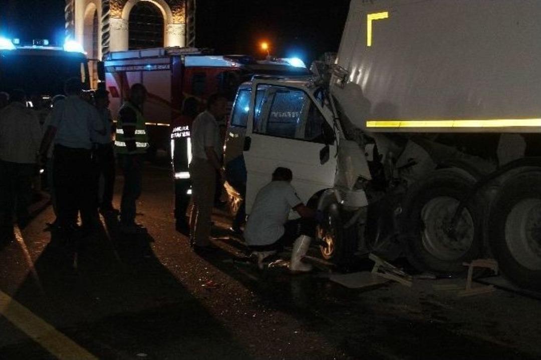 Başkent&rsquo;te Trafik Kazası: 3 &Ouml;l&uuml;