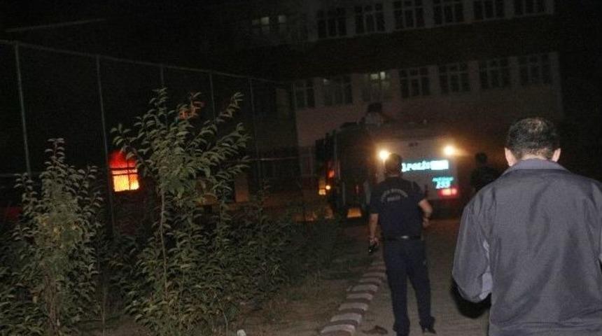 Bulanık&rsquo;ta &Uuml;&ccedil; Okul Yandı