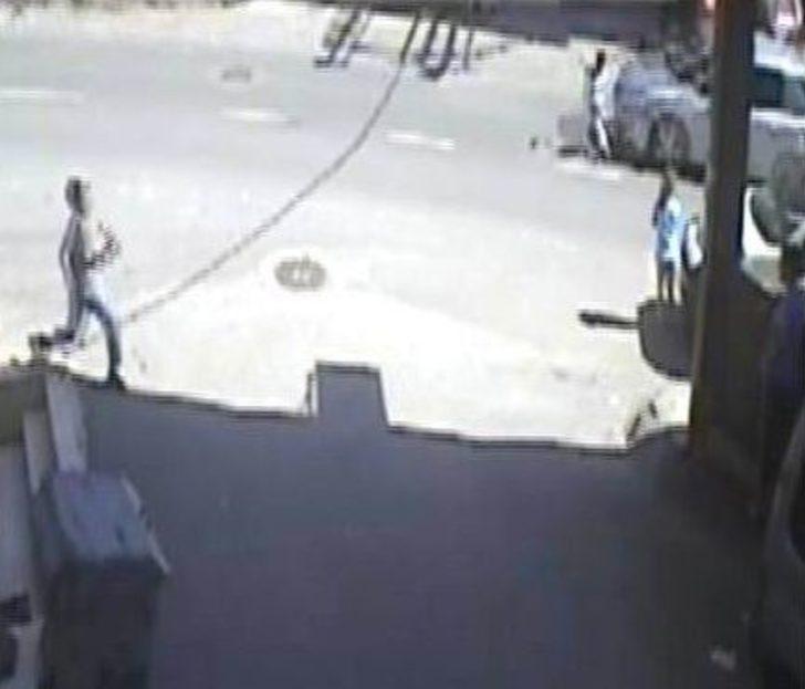 (özel Haber) Yolun Karşısına Geçmek İsteyen 5 Yaşındaki Çocuğa Otomobil Çarptı G2