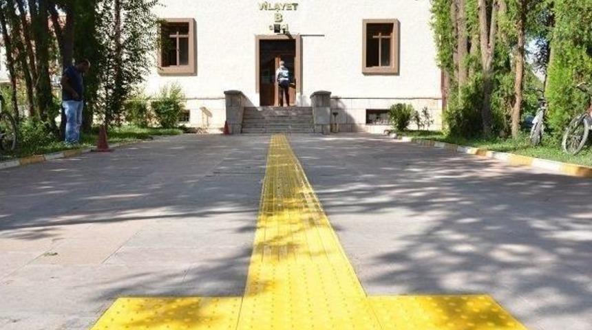 Erzincan&rsquo;da Engelli Vatandaşların &Ouml;n&uuml;ndeki Engeller Kaldırılıyor