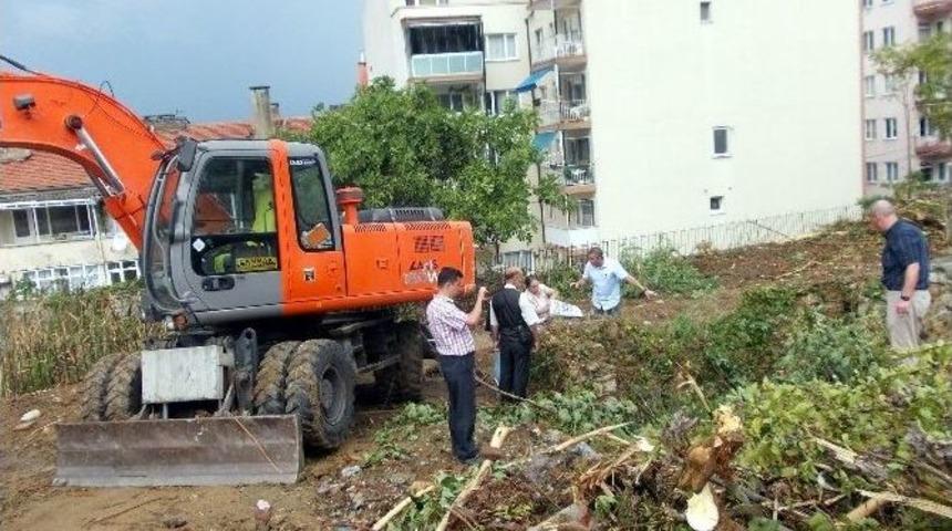 Tarihi Kalenin &Uuml;zerine İş Makinelerini &Ccedil;ıkardılar