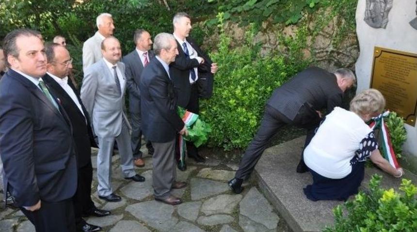 Başkan &Uuml;z&uuml;lmez Th&ouml;k&ouml;ly Anma T&ouml;renine Ev Sahipliği Yaptı