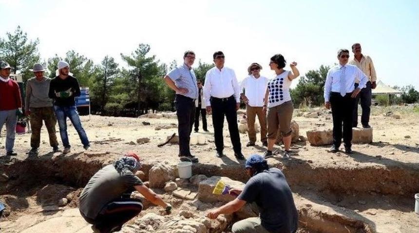 D&uuml;l&uuml;k Antik Kentte Kazı &Ccedil;alışmaları Yeniden Başladı