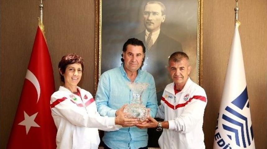 Başkan Kocadon&rsquo;dan Şampiyon Atletlere Teşekk&uuml;r
