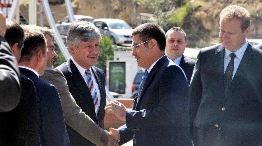 G&uuml;mr&uuml;k Ve Ticaret Bakanı Nurettin Canikli G&uuml;m&uuml;şhane&rsquo;de