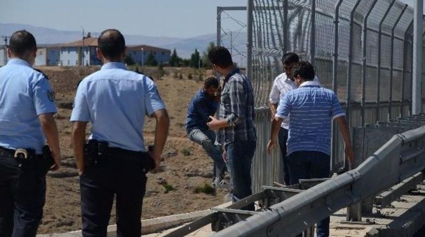 Viyad&uuml;kte İntihar Girişimi