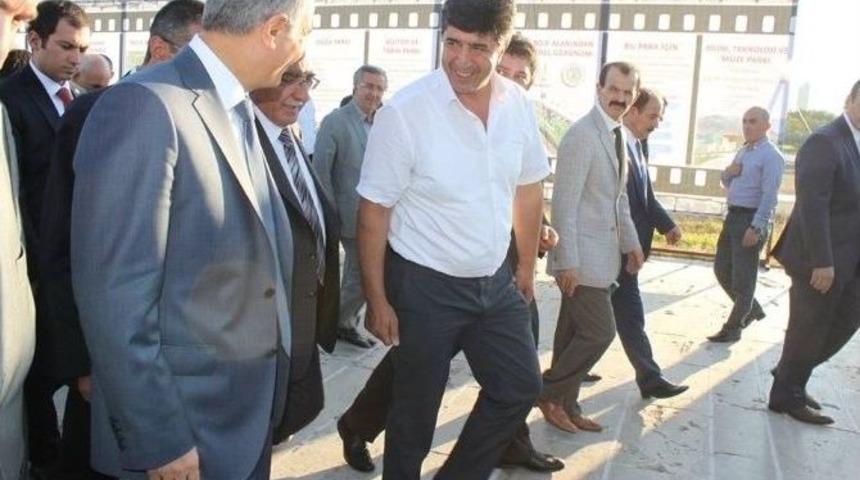 Bakan Ala, Tanıtım G&uuml;nlerinde Pasinler Belediyesine Ait Standı Gezdi