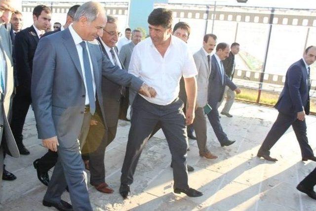 Bakan Ala, Tanıtım Günlerinde Pasinler Belediyesine Ait Standı Gezdi