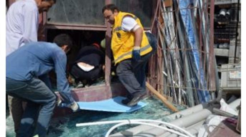 M&uuml;şteri Olarak Geldiği D&uuml;kkanda &Uuml;zerine Bir Tonluk Cam D&uuml;şt&uuml;