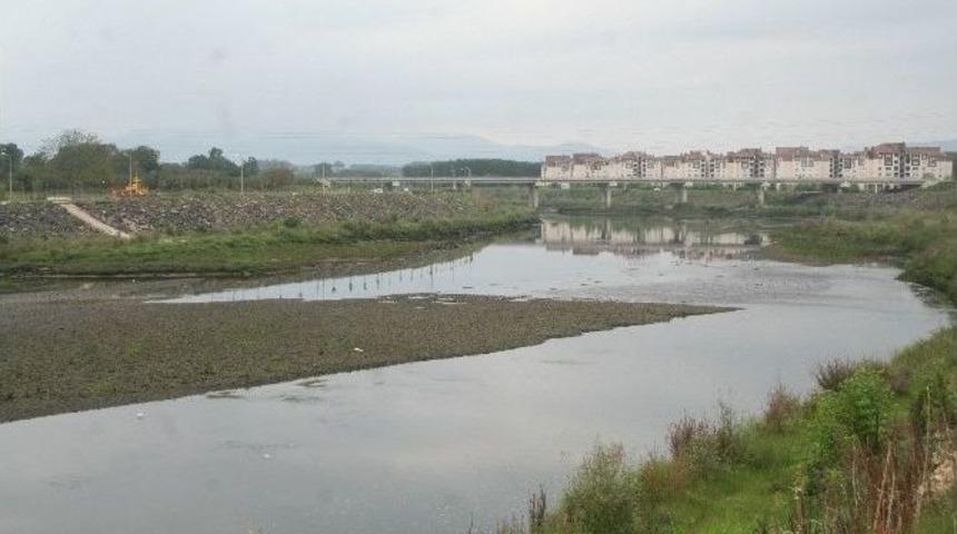 Yeşilırmak&rsquo;ta Su Seviyesi Azaldı