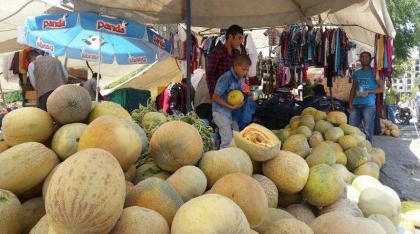 Yerli Kavun Ve Karpuz Esnafın Y&uuml;z&uuml;n&uuml; G&uuml;ld&uuml;rd&uuml;