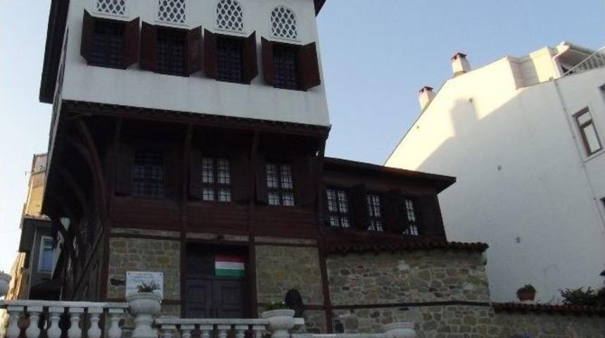 Macar Kralının Evi Yeni Evlenen &Ccedil;iftlerin St&uuml;dyosu Haline Geldi