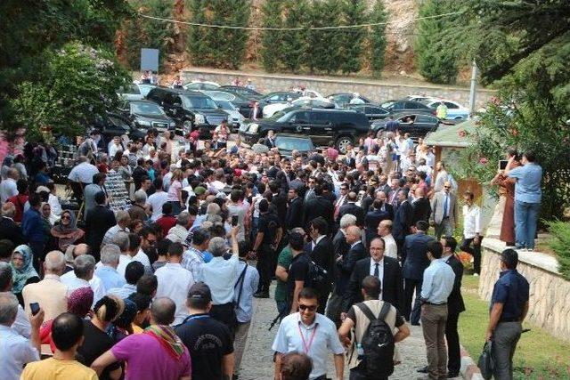 Başbakan Davutoğlu, Şeyh Edebali Türbesini Ziyaret Etti