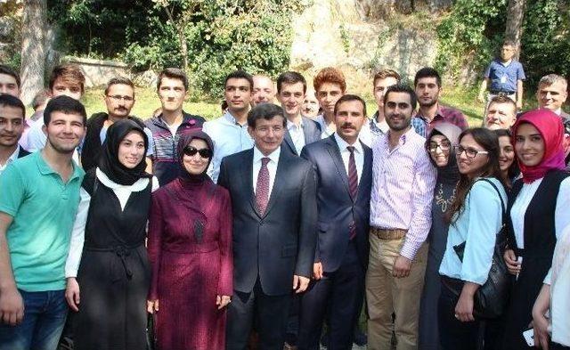 Başbakan Davutoğlu, Şeyh Edebali Türbesini Ziyaret Etti