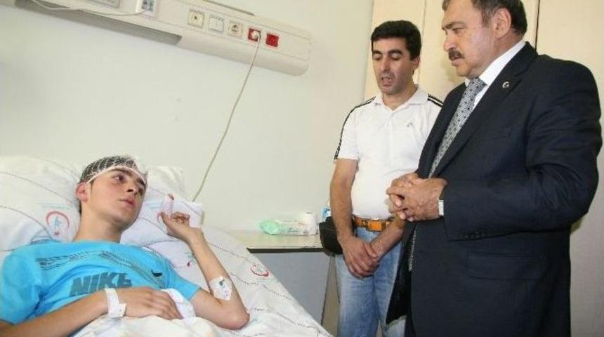 Bakan Eroğlu Yaralıları Ziyaret Ediyor