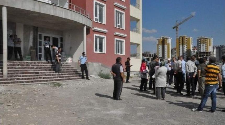 Durukent Kooperatifi &Uuml;yeleri &Ouml;demesini Yaptığı Dairelerine Giremiyor