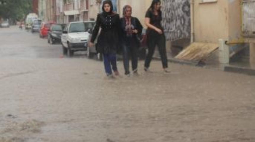 K&uuml;tahya&rsquo;da Sel Felaketi: 1 &Ouml;l&uuml; (1)