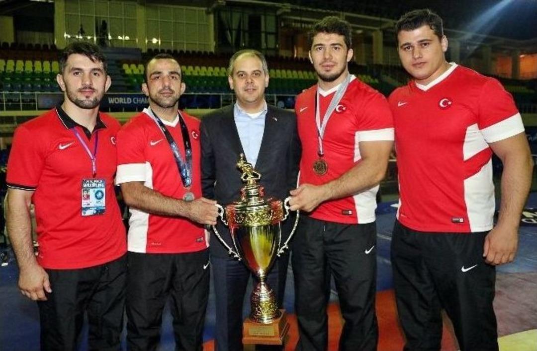 T&uuml;rkiye, Minderde D&uuml;nya &Uuml;&ccedil;&uuml;nc&uuml;s&uuml; Oldu