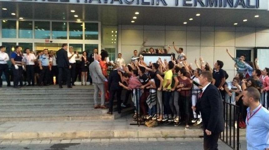 Havalimanı&rsquo;nda Lady Gaga İzdihamı