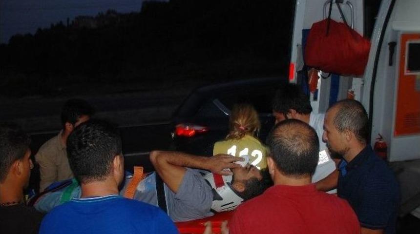 İnşaat İş&ccedil;isi Yolun Karşısına Ge&ccedil;erken Otomobil &Ccedil;arptı