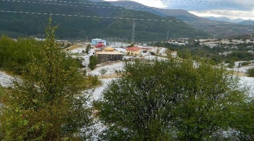 Posof&rsquo;ta Dolu Yağışı