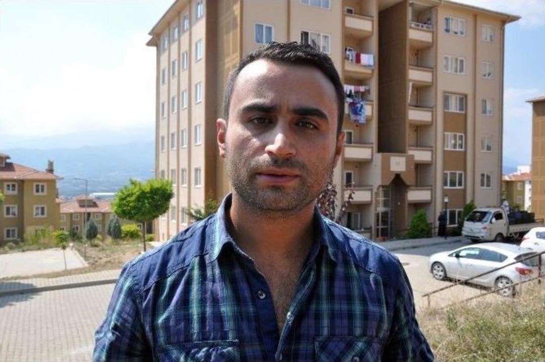 Annelerinin Terk Ettiği K&ouml;pek Yavrularına K&uuml;&ccedil;&uuml;k &Ccedil;ocuklar Sahip &Ccedil;ıktı