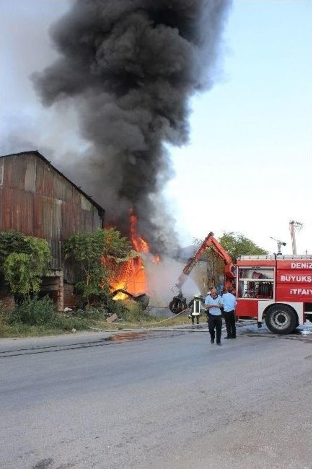 Denizli&rsquo;de Fabrika Yangını