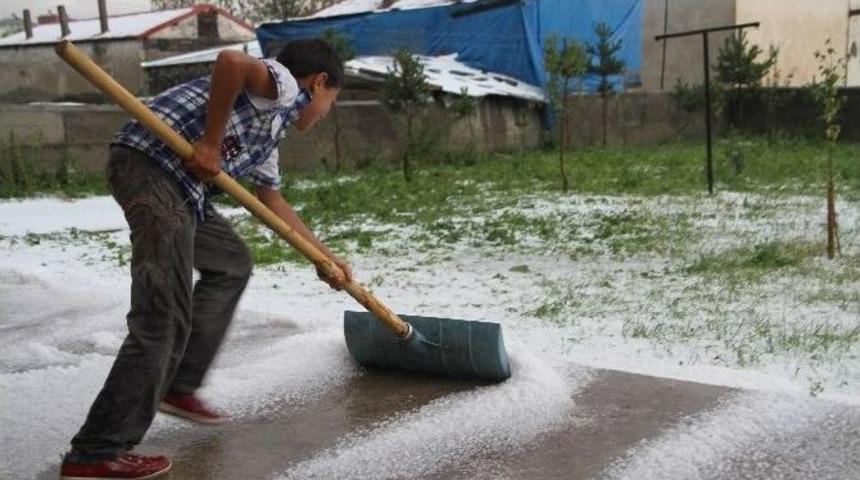 Ardahan’da Dolu Yağışı