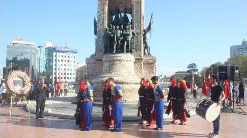 Taksim&rsquo;de İlk&ouml;ğretim Haftası T&ouml;reni