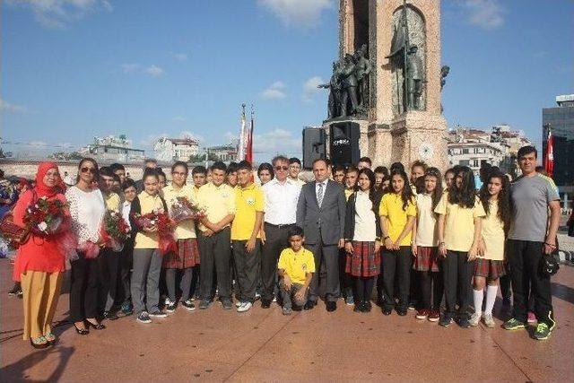 Taksim’de İlköğretim Haftası Töreni