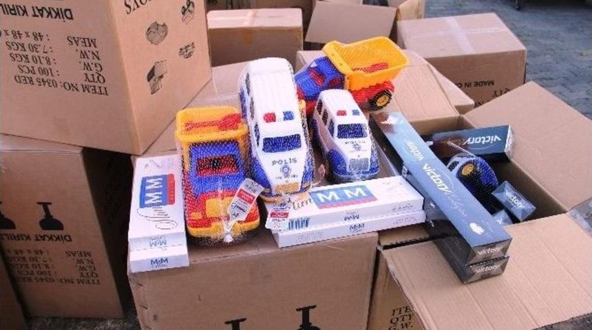 Oyuncak Y&uuml;kl&uuml; Tır&rsquo;da 200 Bin Paket Ka&ccedil;ak Sigara Ele Ge&ccedil;irildi