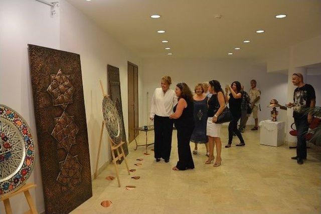 İlk Kadın Bakır Ustası Arslantürk’ün Eserleri Urla’da Görücüye Çıktı