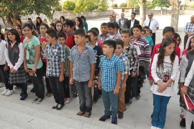 Venedik Film Festivali’nde ’en İyi Erkek Oyuncu’ Ödülü Alan Minik Oyuncu Doğan İzci Okuluna Başladı