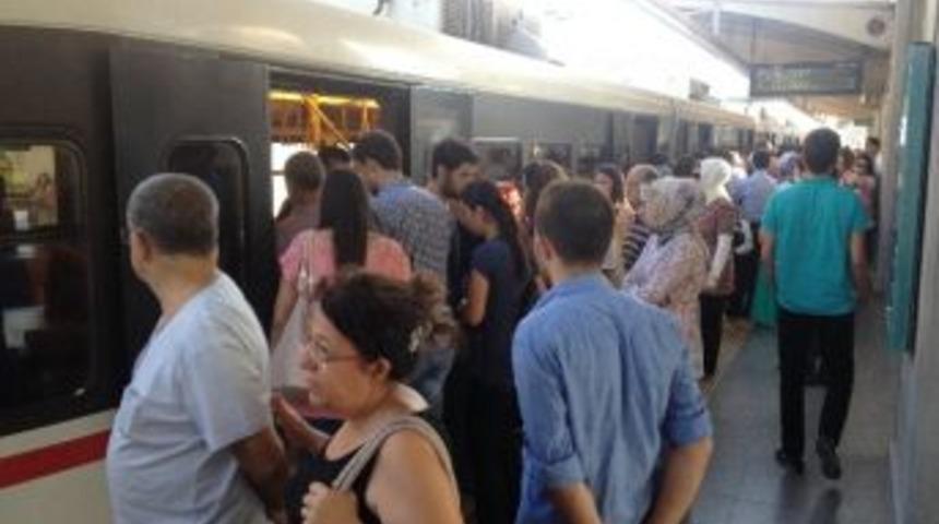 İzmir&rsquo;de Okulların A&ccedil;ılmasıyla Ulaşım &Ccedil;ileye D&ouml;nd&uuml;