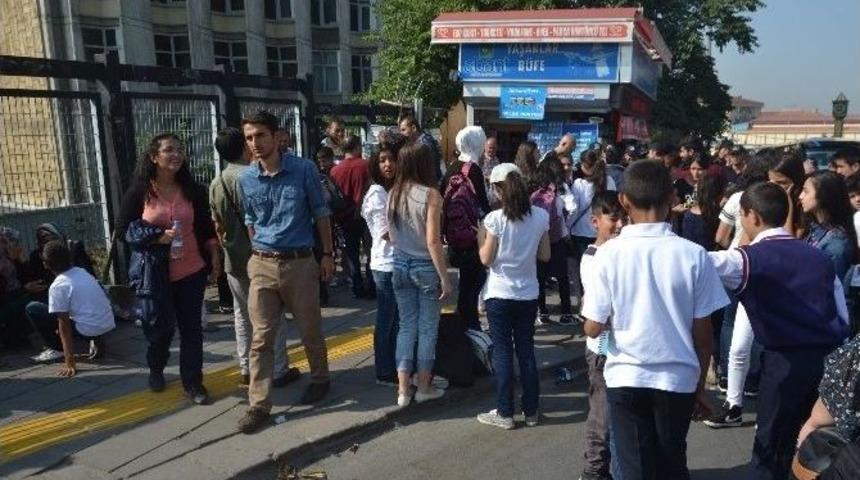 Ankara&rsquo;da Okulları Kapanan &Ouml;ğrencilerden Eylem