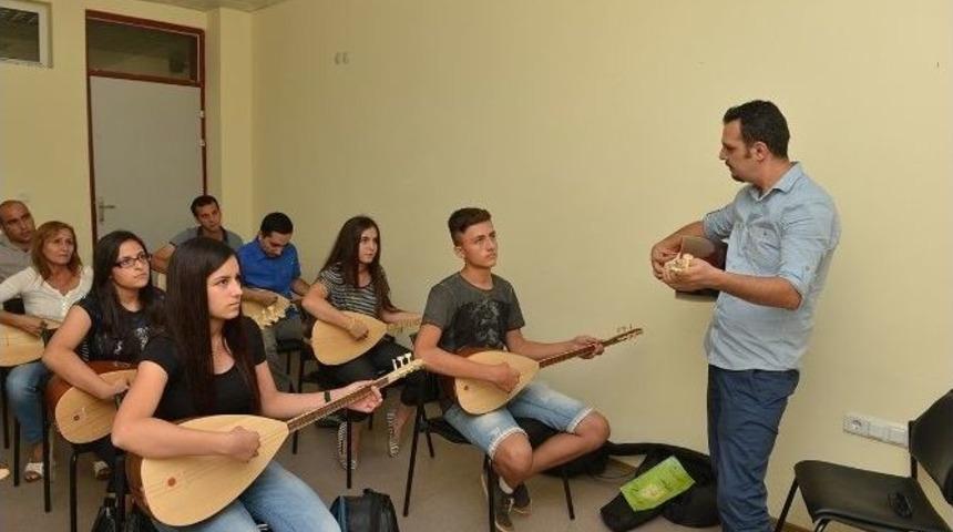 &Ccedil;iğli&rsquo;de Sanat Kurslarına B&uuml;y&uuml;k İlgi