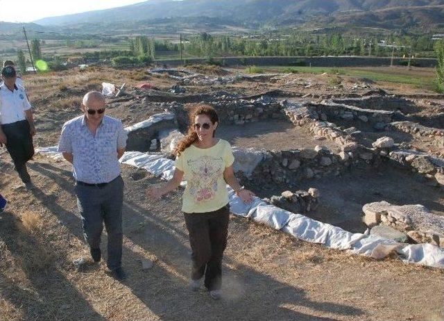 6 Bin Kölenin Tapınak Arazisinde Çalıştığı Antik Kent