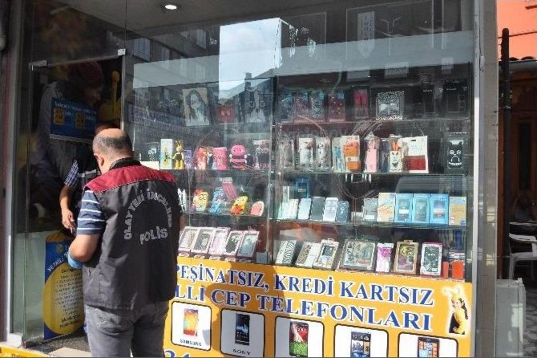 D&uuml;kkanın Camına Kanla "apo" Yazdılar