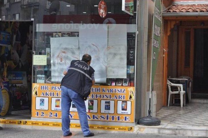 Dükkanın Camına Kanla "apo" Yazdılar G3