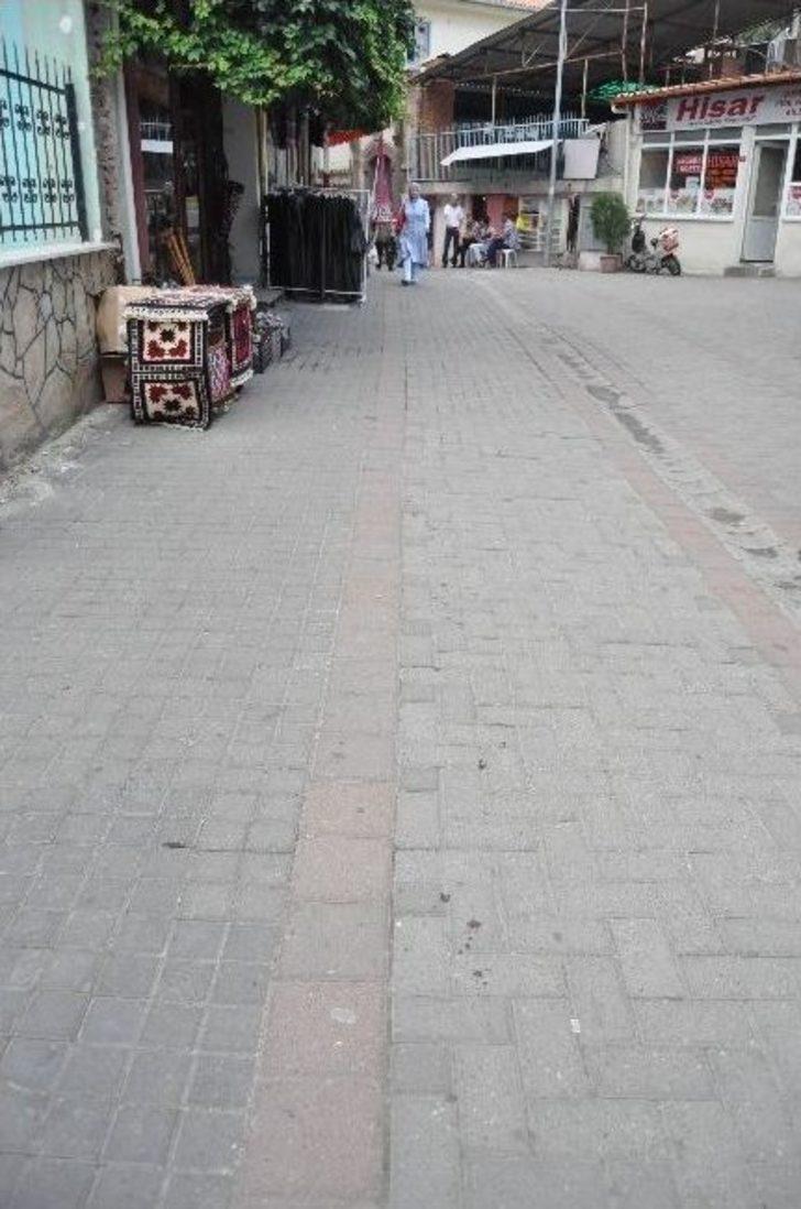 Dükkanın Camına Kanla "apo" Yazdılar G5