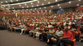 ’yatak Odası Diyalogları’ Kahkahaya Boğdu