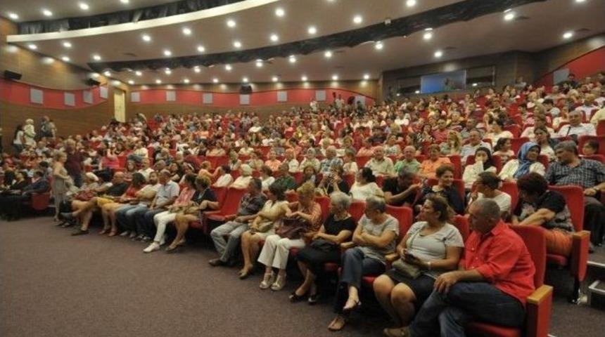 ’yatak Odası Diyalogları’ Kahkahaya Boğdu