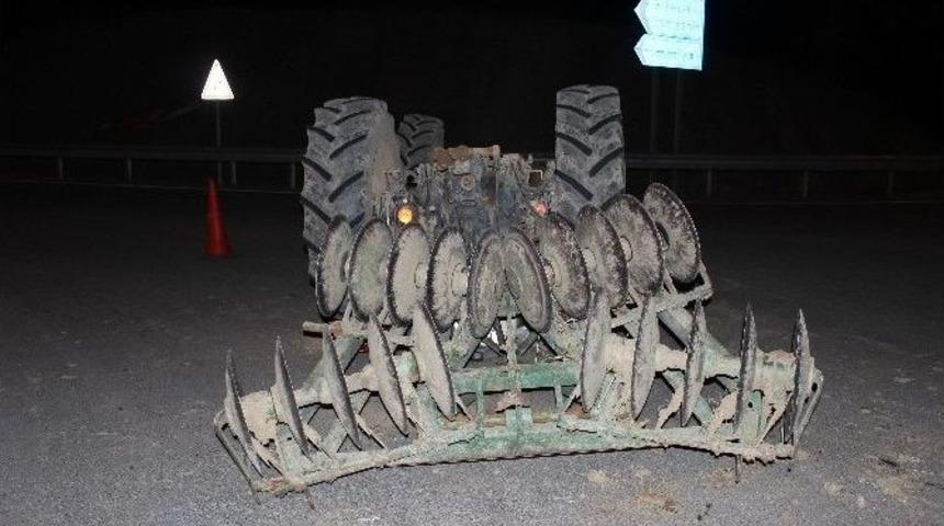 Osmaneli’de Otomobille Traktör Çarpıştı
