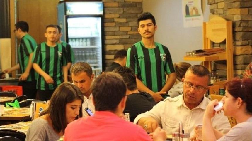 Kebap&ccedil;ıdan Denizlispor&rsquo;a Formalı Destek